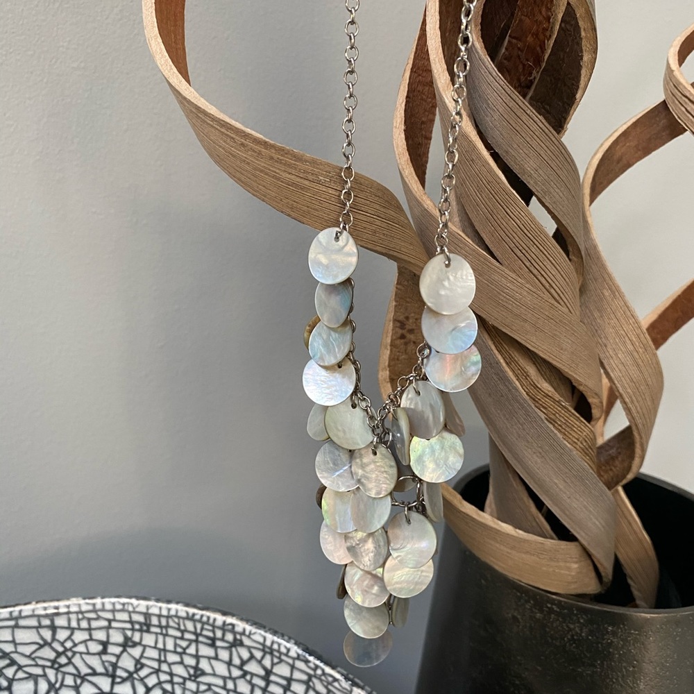 Mother of Pearlā Necklace